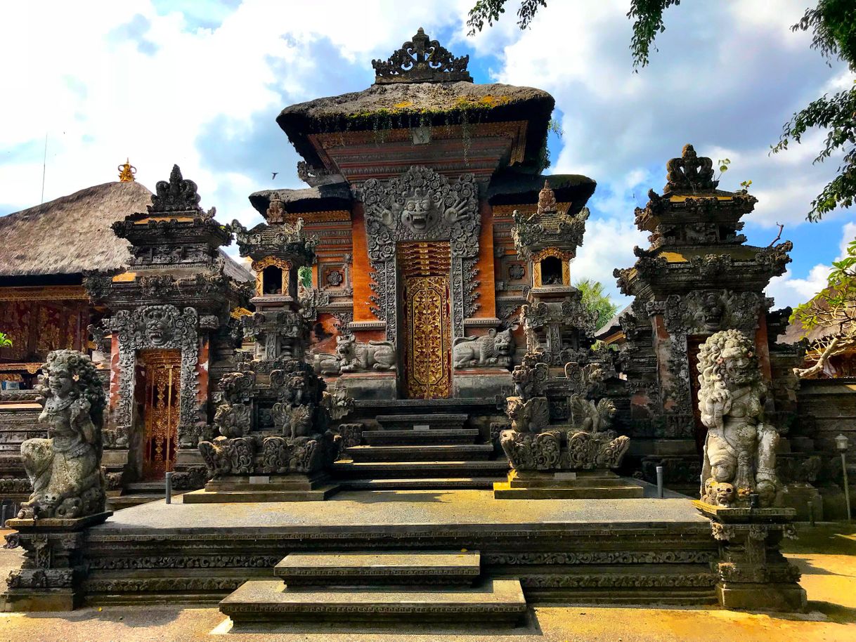 Lugar Pura Dalem Ubud