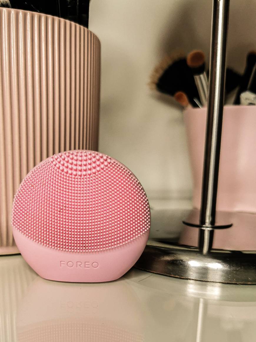 Beauty LUNA Play Plus de FOREO es el cepillo facial recargable de silicona