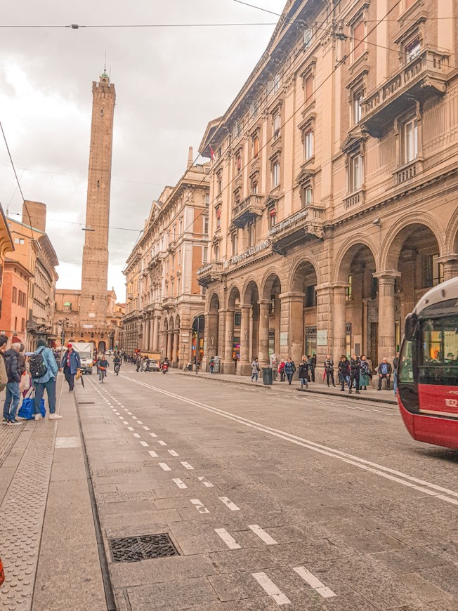 Place Torre Asinelli