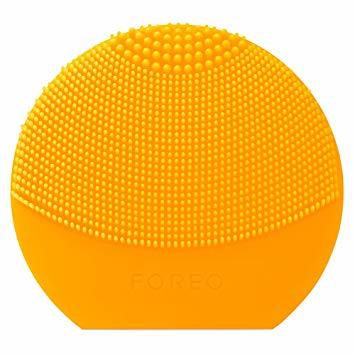 Belleza LUNA Play Plus de FOREO es el cepillo facial recargable de silicona