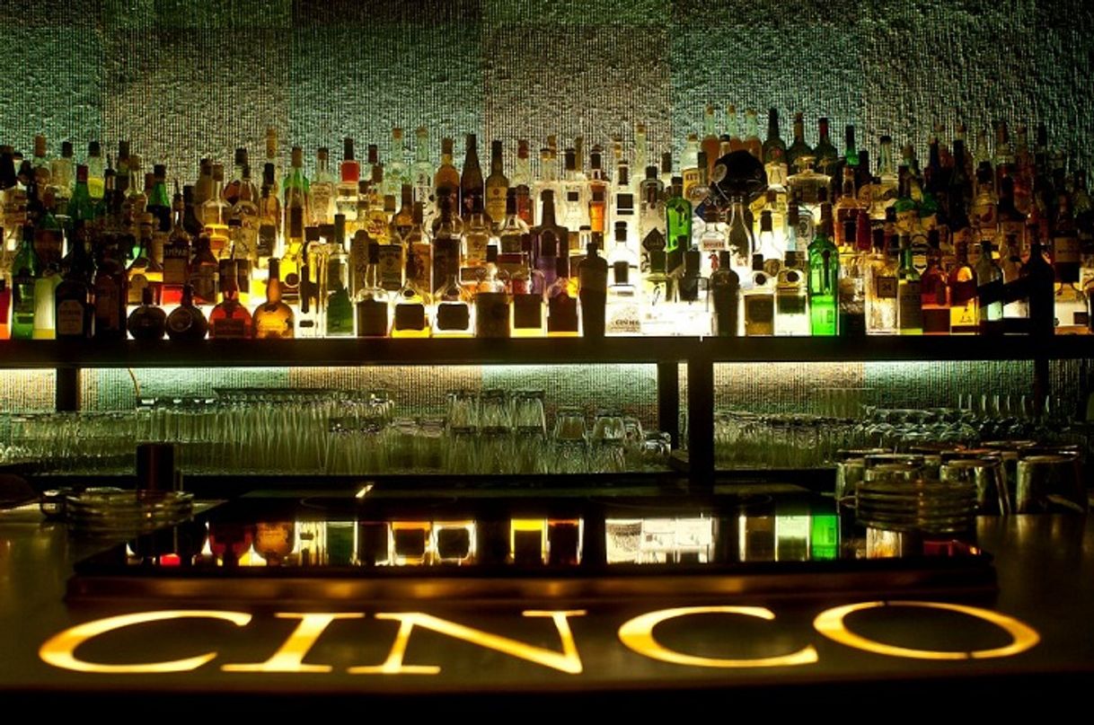 Place CINCO lounge