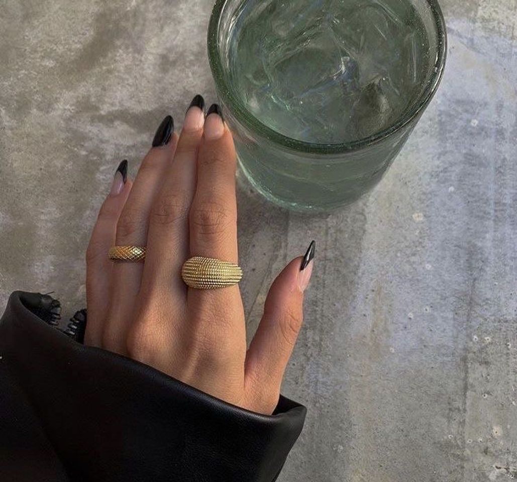 Social Diseño de uñas oscuro
