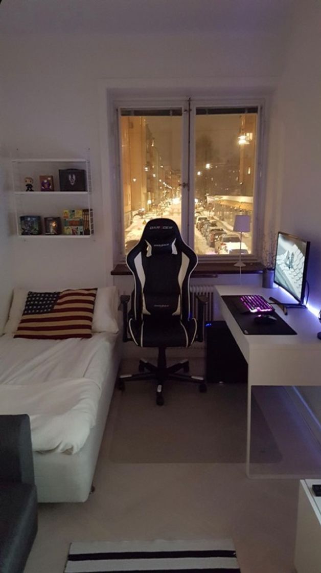 Social Room gamer 