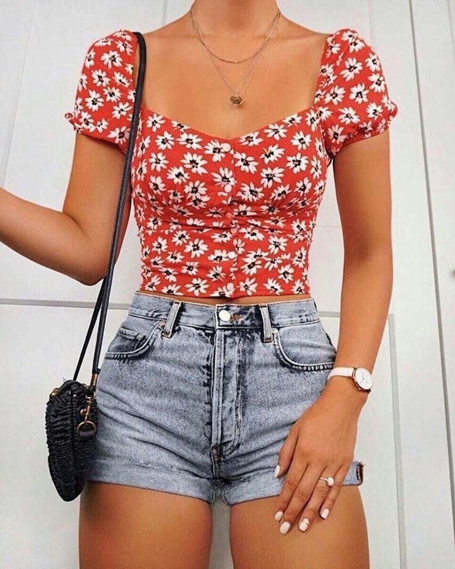 Fashion Look com blusinha floral 