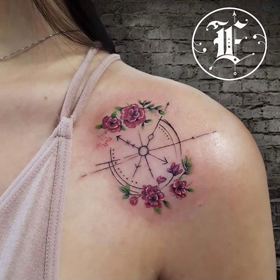 Moda Tatuagem de bússola com rosas delicadas