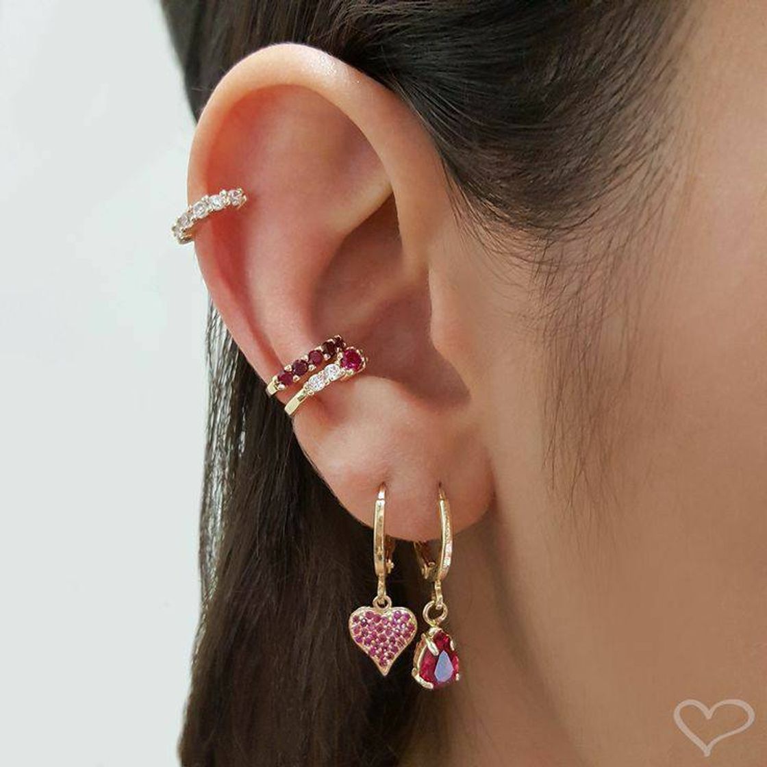 Fashion Iai vcs fariam todos esses piercings na orelha?? Me: Ñ sei!