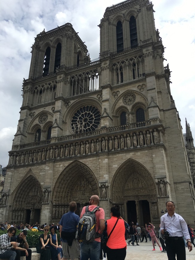 Place Notre Dame