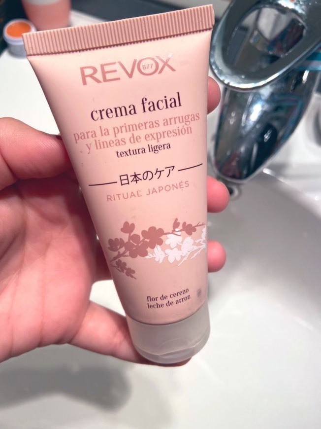 Product Crema facial revox flor de cerezo