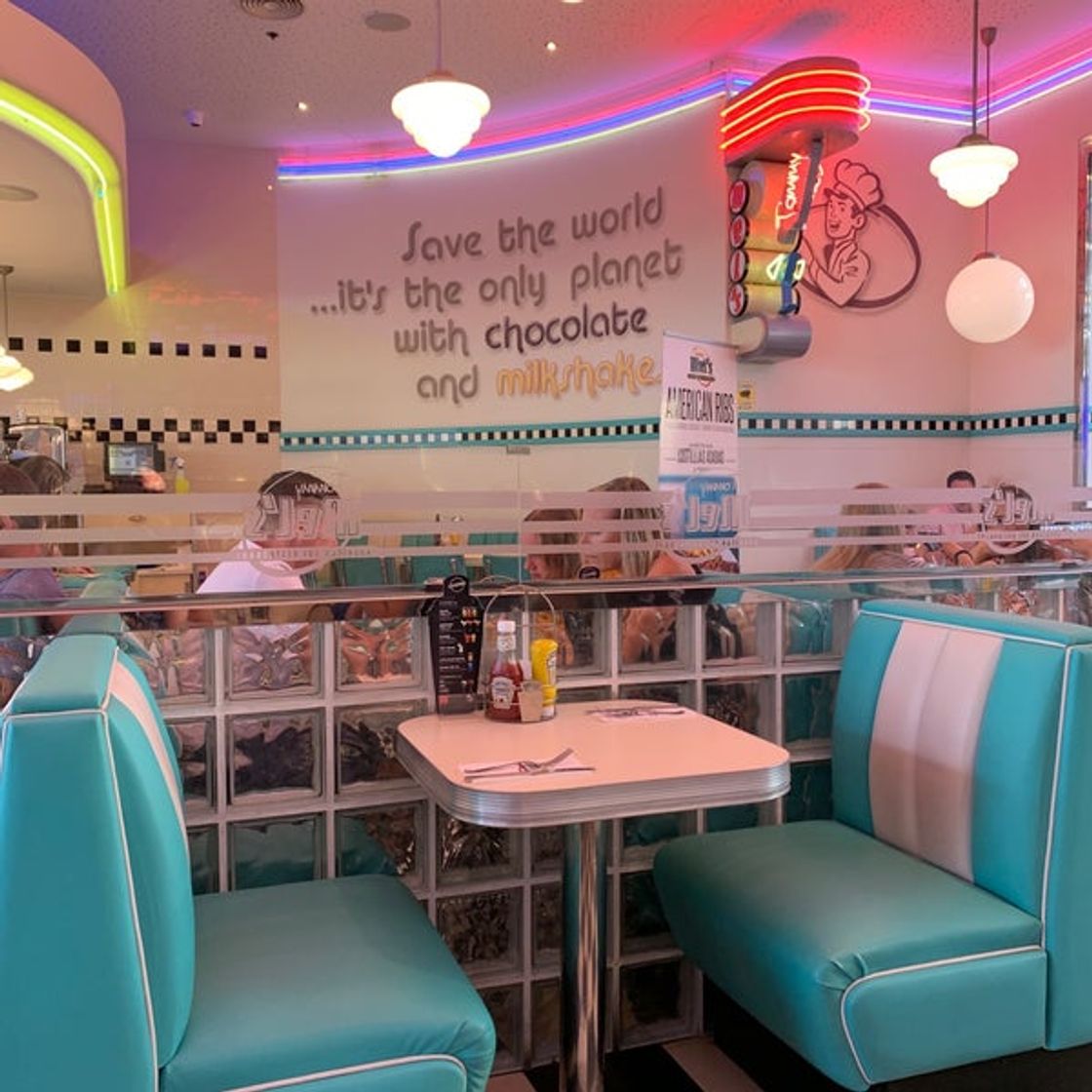 Restaurantes Tommy Mel's (CC Aqua)