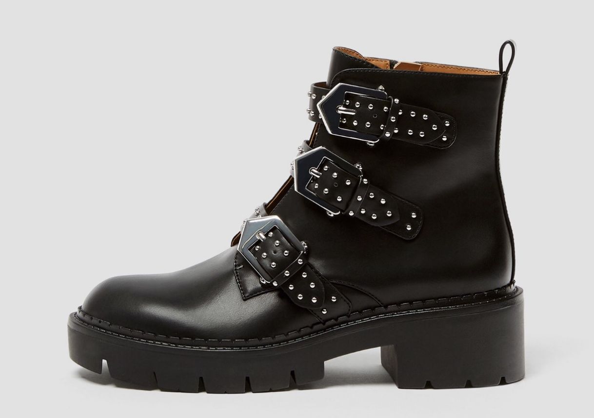 Products Bota com correia em preto PULL&BEAR 