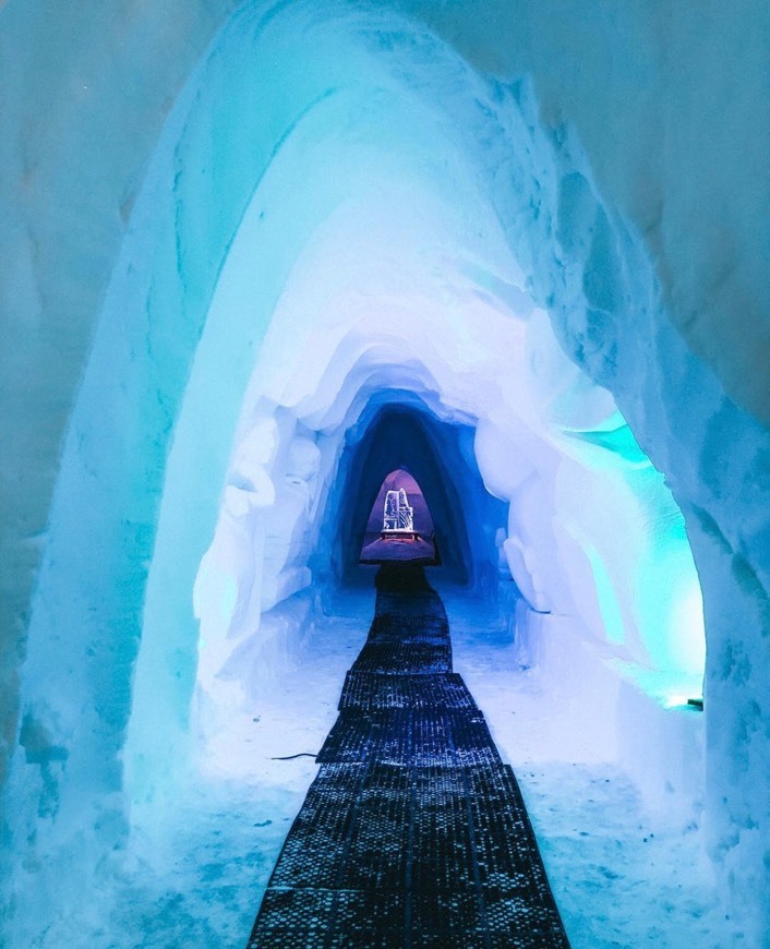 Place La grotte de glace