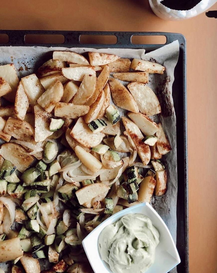 Patatas gajo y verduras con aguacate