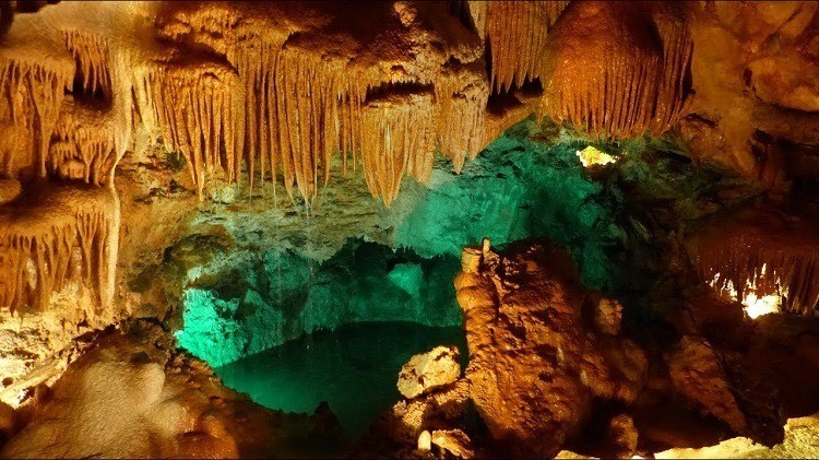 Lugar Grutas de Mira de Aire