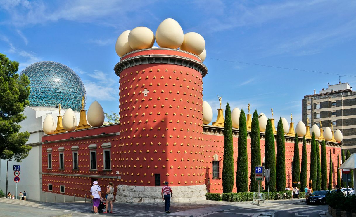 Lugar Teatro-Museo Dalí