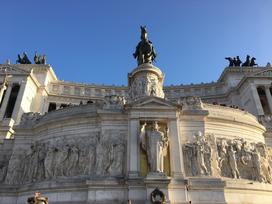 Place Monumento a Víctor Manuel II