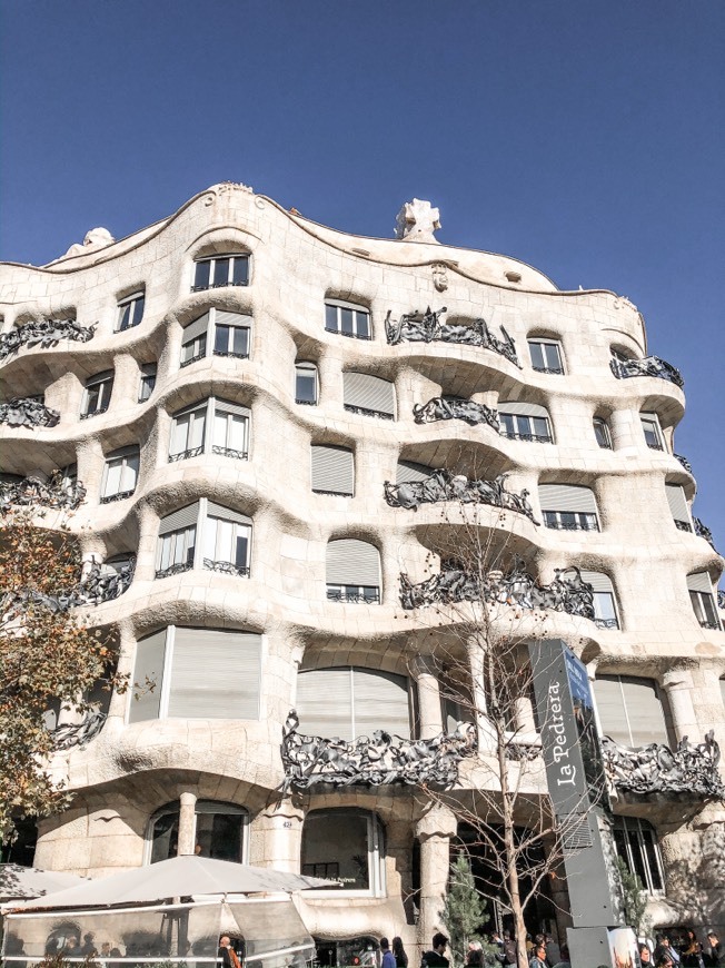 Lugar Casa Milà - La Pedrera