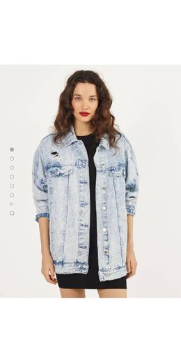 Casaco denim oversize com rasgões 