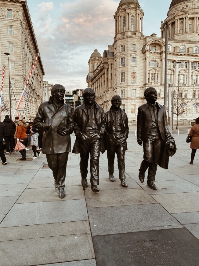 Place The Beatles Statue