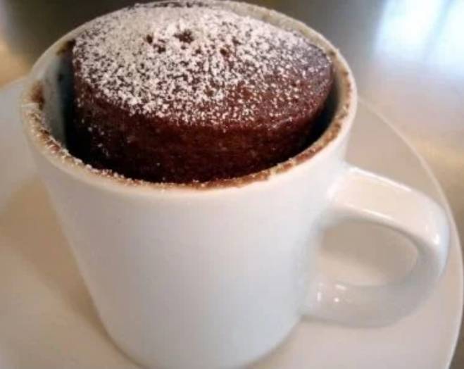 Fashion Bolo de Chocolate na Caneca (Microondas) - PetitChef