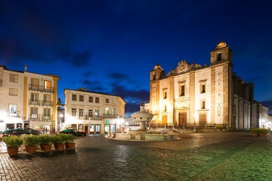 Place Praça do Giraldo