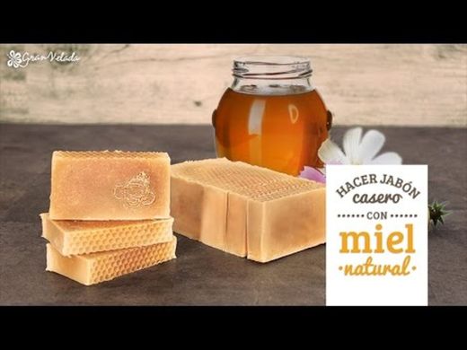Cómo hacer jabón casero con Miel natural - YouTube