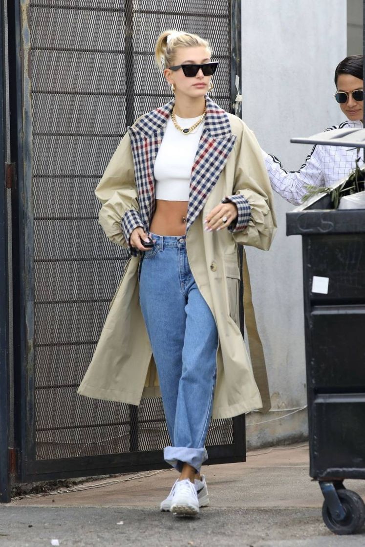 Fashion Hailey Bieber.