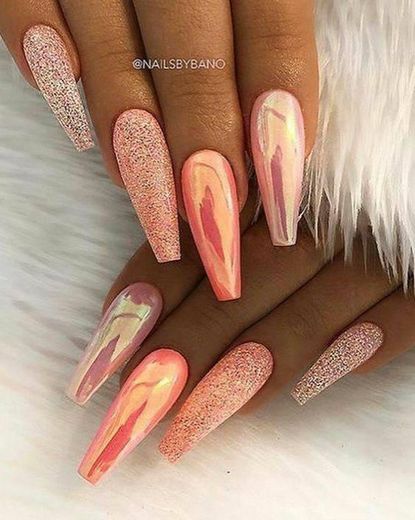 Nails peach