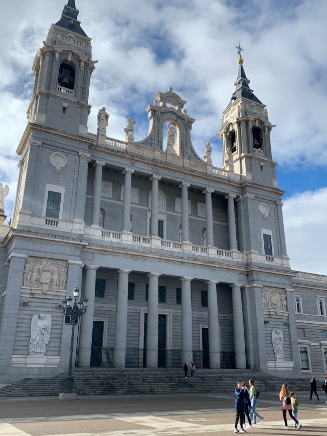 Lugar Almudena Cathedral