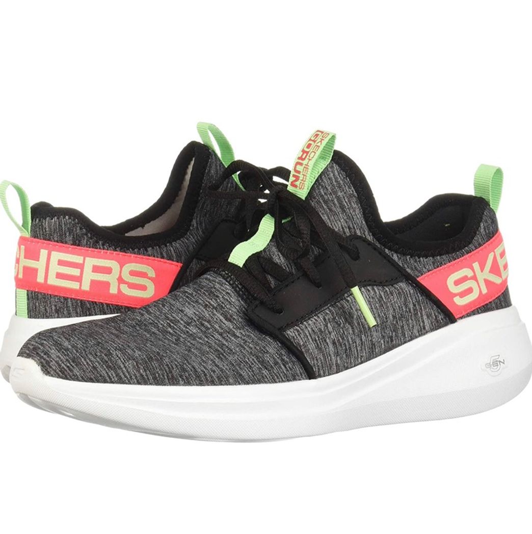 Moda Skechers go grises