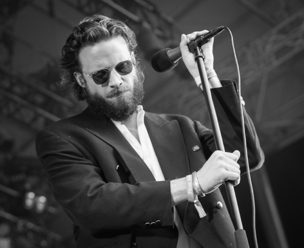 Canción Father John Misty