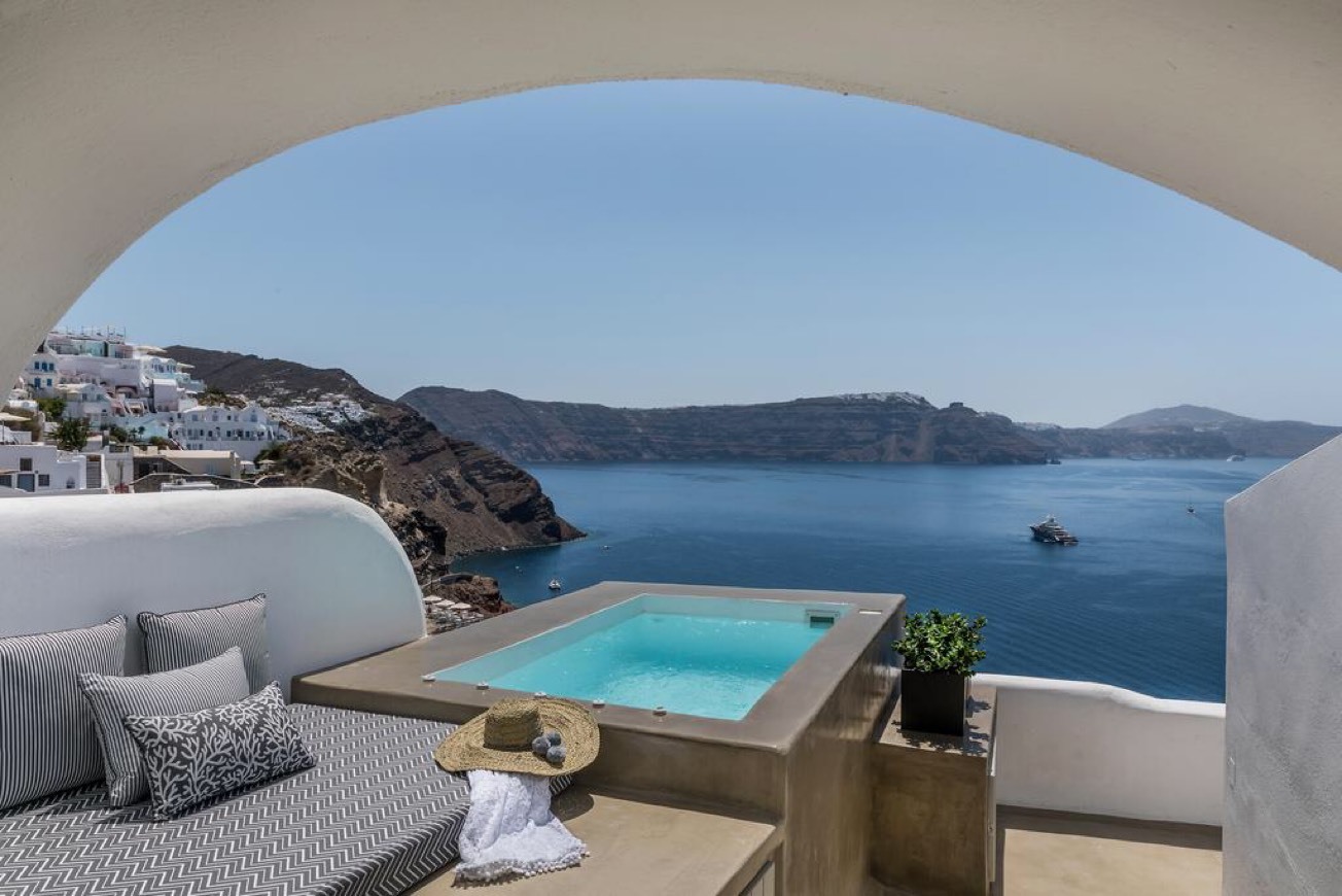 Place Cave Suite Oia