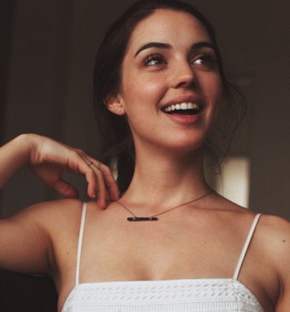 Moda Adelaide Kane