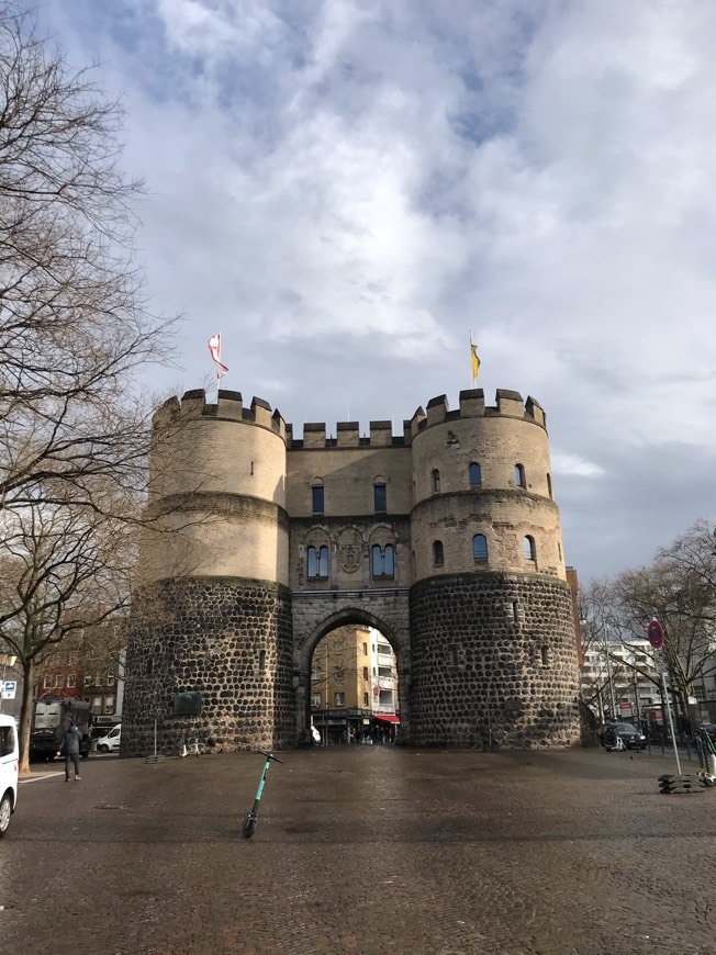 Place Hahnen Gate