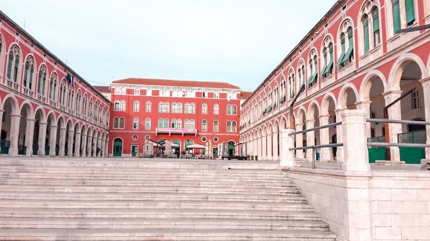 Places Republic Square