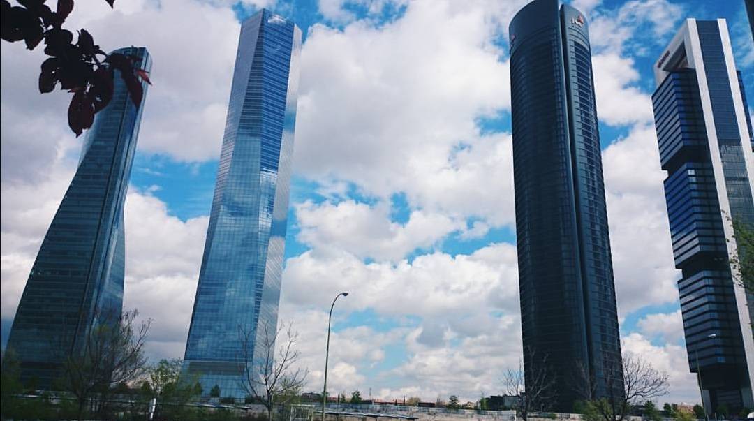 Place Cuatro Torres