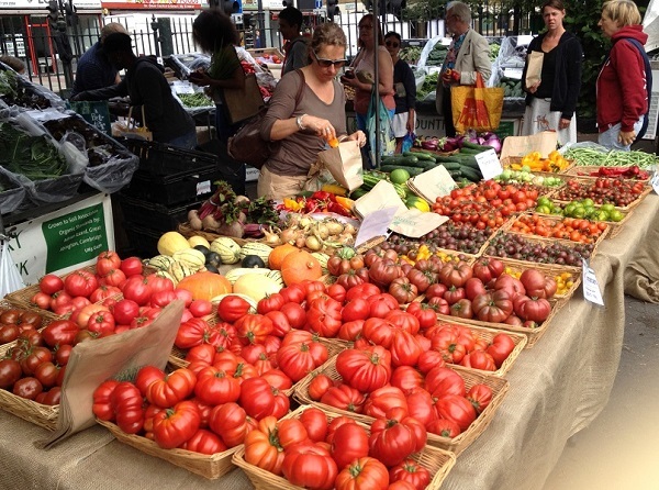 Lugares Growing Communities Farmers Market