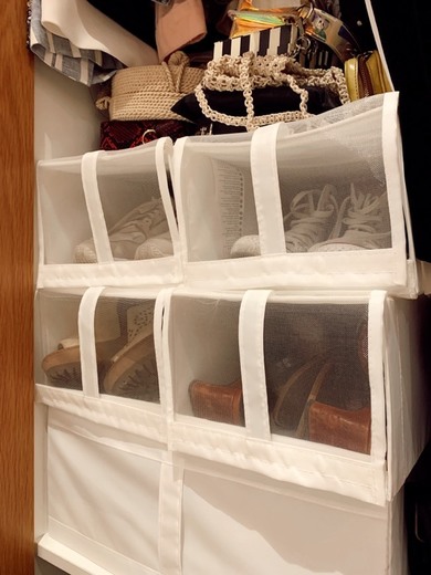 Caixas para arrumar sapatos dentro do armário 