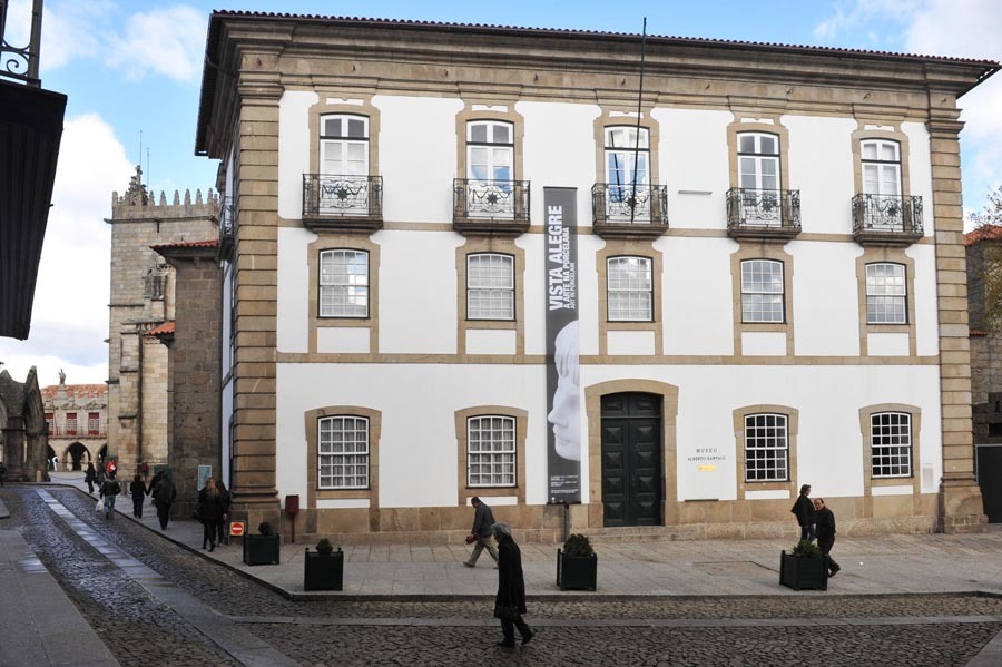 Place Museu Alberto Sampaio. Guimarães, Portugal