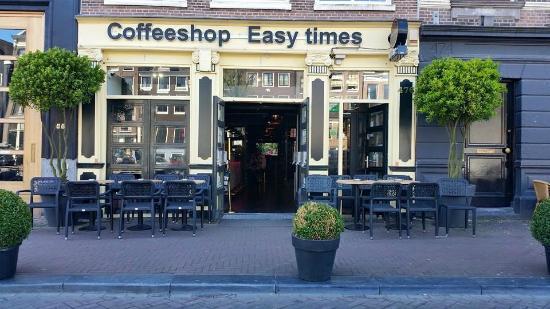 Lugares Easy Times Coffeeshop