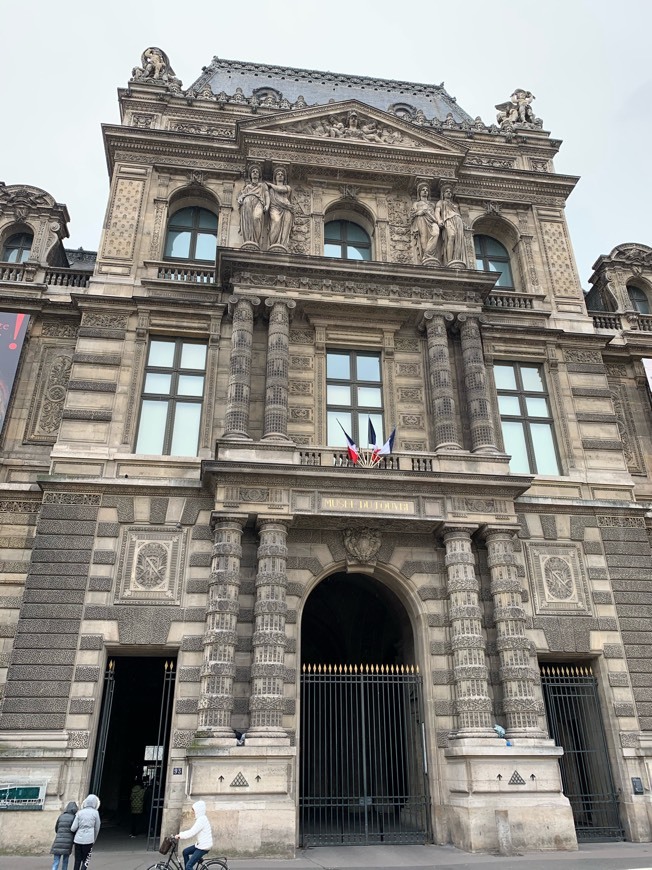 Place Museo del Louvre