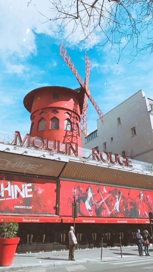 Place Moulin Rouge