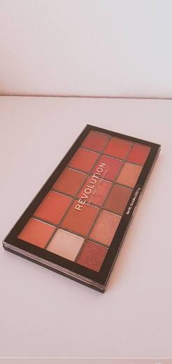 Makeup Revolution Re-loaded Eyeshadow Palette Iconic Division Paleta 15 cieni do powiek