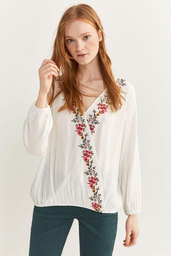 Blusa cruzada bordada flores