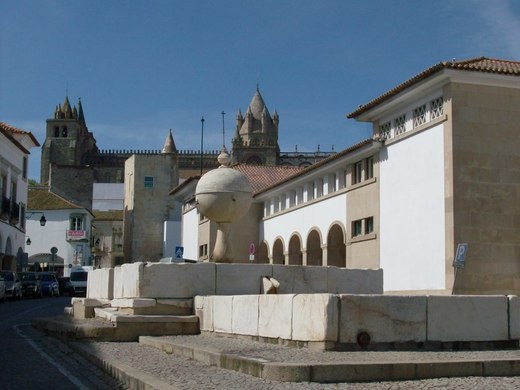 Chafariz das Portas de Moura