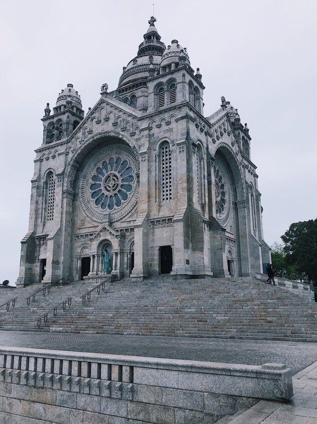 Lugar Santuário do Monte de Santa Luzia