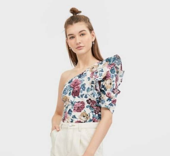 Moda Top floral de um ombro só 