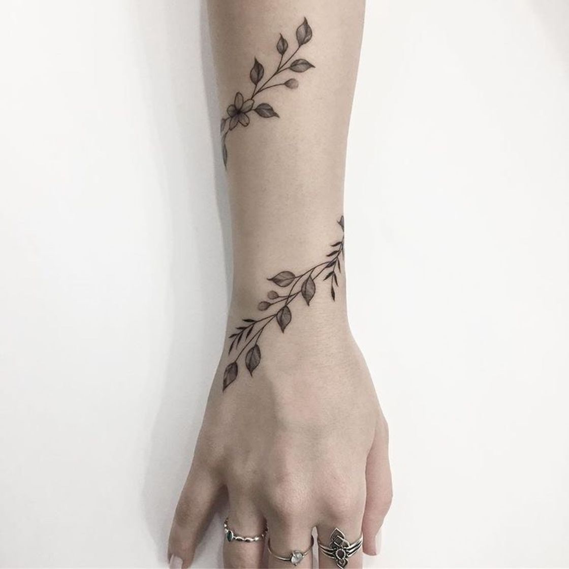 Moda Tatuagem feminina - pulso 