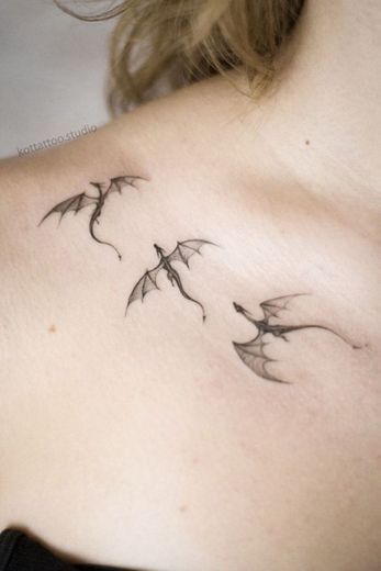 Tatuagem dragões no ombro 