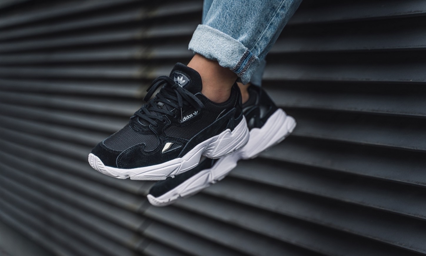 Product Adidas falcon pretos