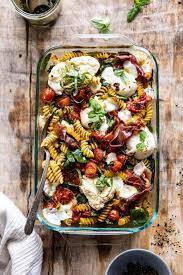 Moda Massa caprese com molho pesto no forno🍝